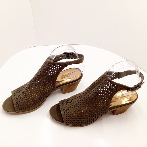 {Carlos by Carlos Santana} Deandra Heeled Sandals - Picture 3 of 8